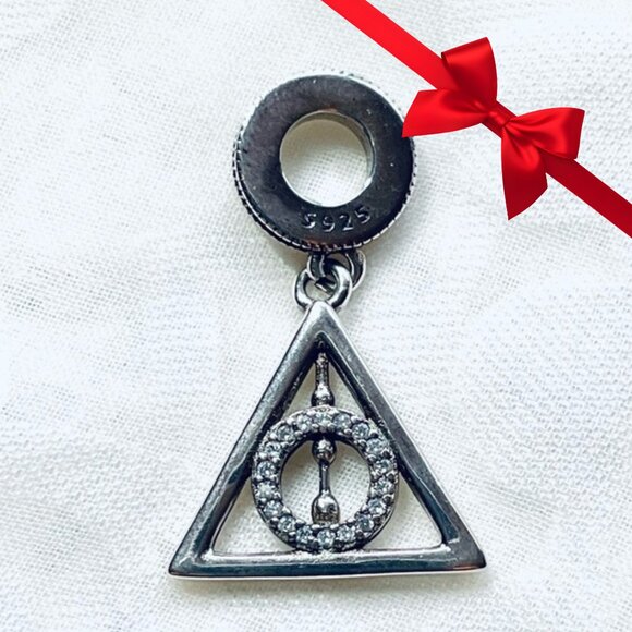 ⚡✨ NWOT Deathly Hallows Charm – Harry Potter Symbol of Magic ✨ - Picture 1 of 10